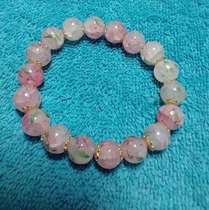 Goldtone Pink white green beaded stretch bracelet